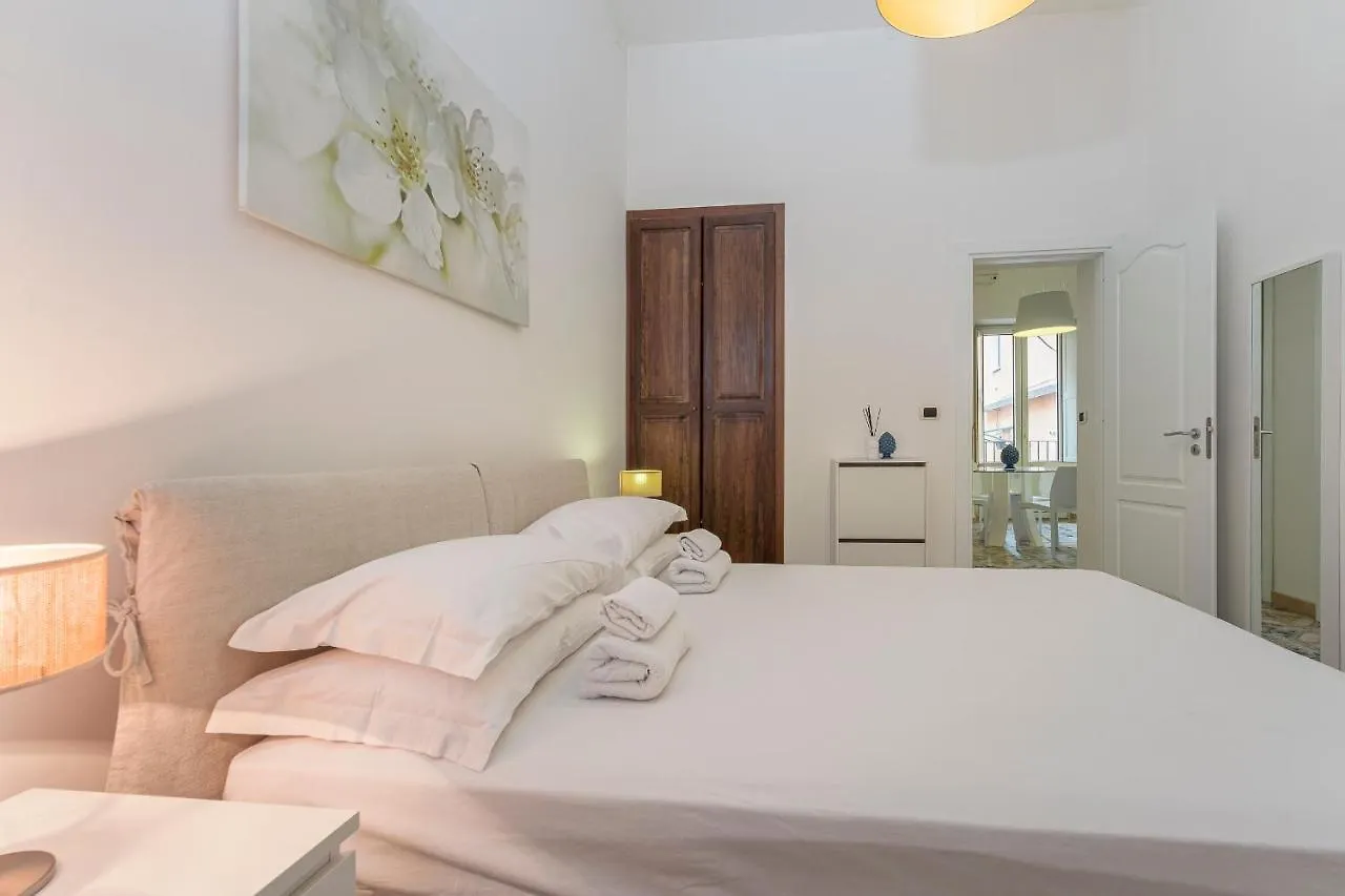 Elegant Apartment In Taormina