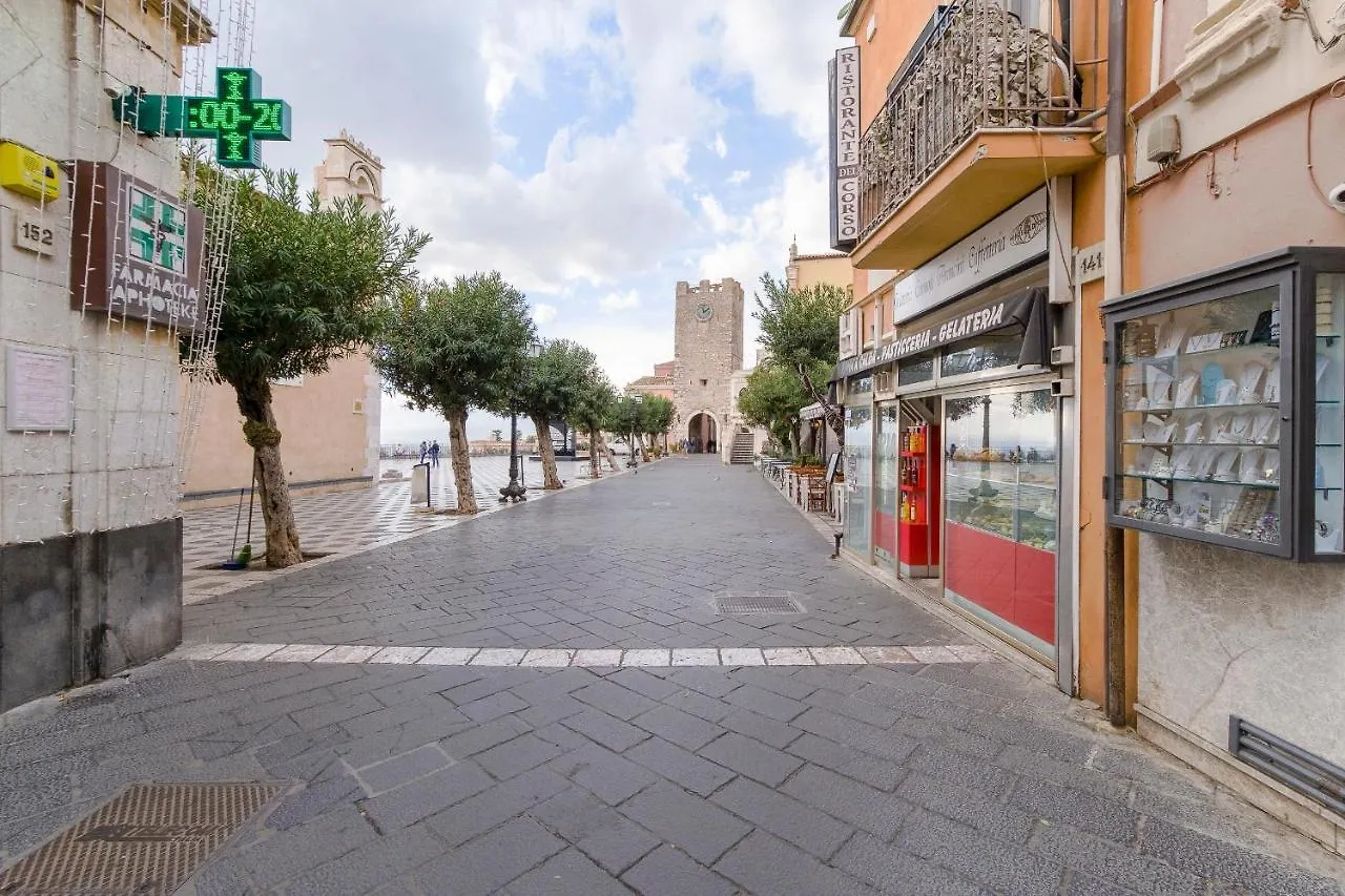 Elegant Apartment In Taormina